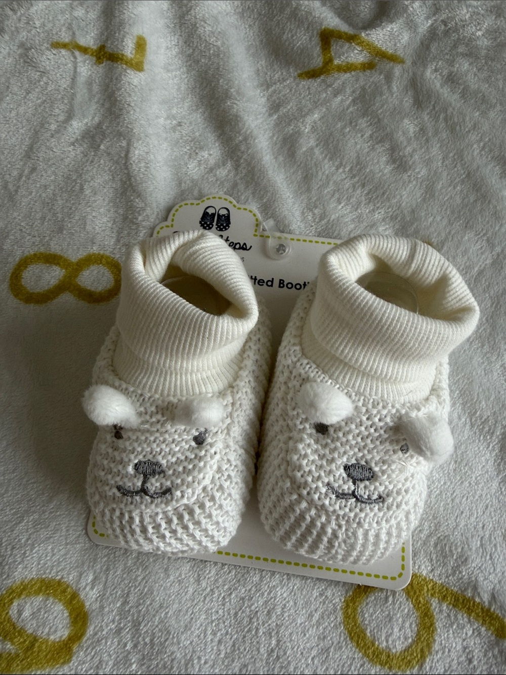 NWT Baby 3-6M knitted boots white